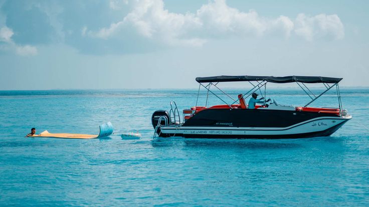 Atardeceres Mágicos y Diversión Dinámica: La Experiencia Bowrider 28 FT