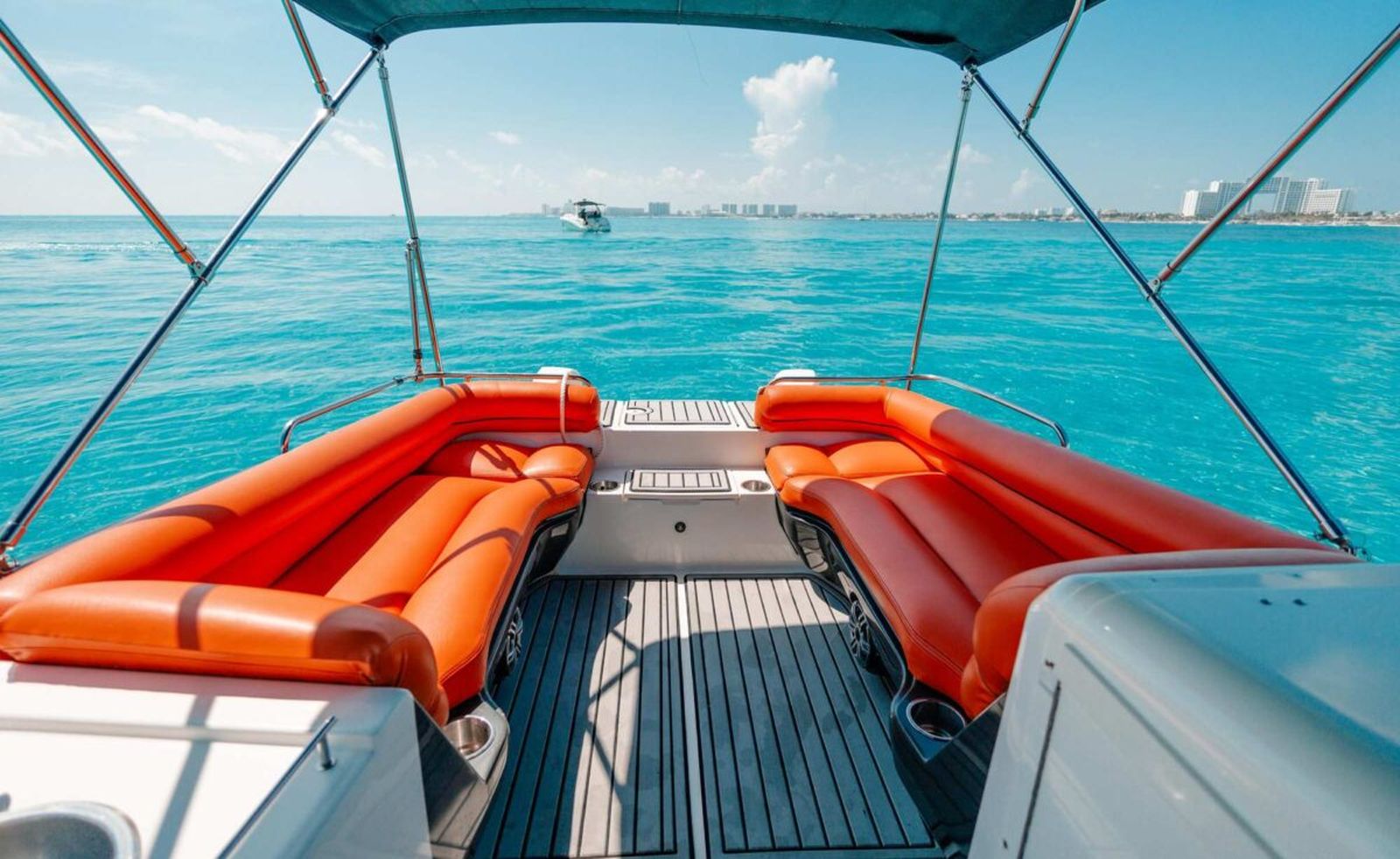 Atardeceres Mágicos y Diversión Dinámica: La Experiencia Bowrider 28 FT